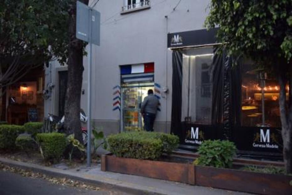 ​Don Manuel, la tijera más longeva de la Roma sufre la presión de la gentrificación