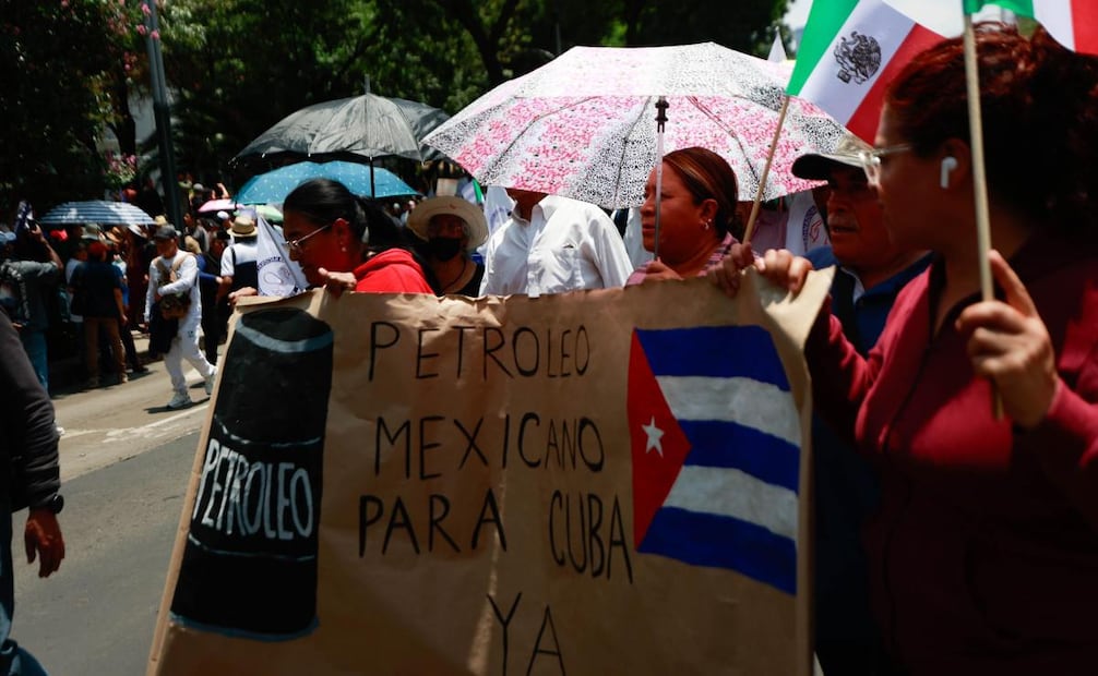 Colectivos a favor de Cuba marcharon del Hemiciclo a Juárez a la antigua embajada de Estados Unidos para exigir el fin del bloqueo estadounidense (26/07/2026). Foto: Diego Simón Sánchez/ EL UNIVERSAL