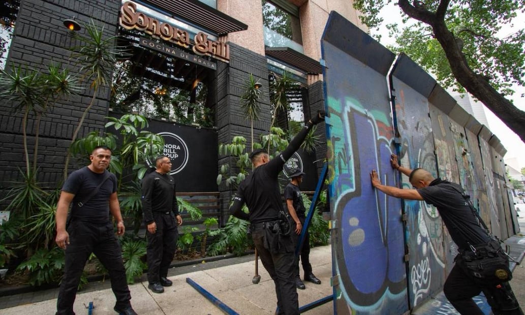 Ciudad de México, 6 de marzo de 2026. Vallas colocadas en distintos negocios del centro histórico, como prevención a la marcha del 8M. Foto: Santiago Reyes/EL UNIVERSAL