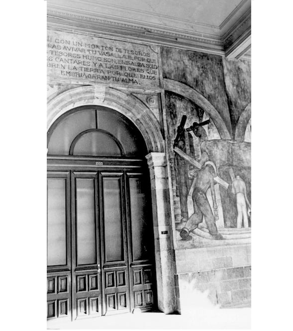 En la sede de la SEP, en el Centro Histórico de la CDMX, destacan murales como Entrada a la mina, de Diego Rivera, pintado en 1923. Foto/ ARCHIVO EL UNIVERSAL