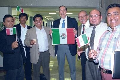 Abren trámite de INE a mexicanos en el extranjero