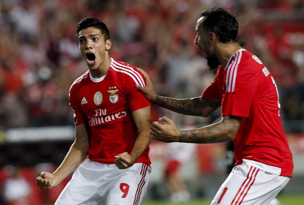 "¡Primer gol con mi nueva camiseta!", escribió el delantero en su cuenta de Twitter (XINHUA)