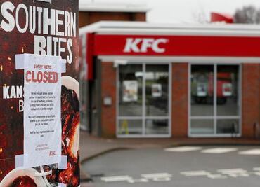 KFC cierra cientos de restaurantes en Reino Unido por escasez de pollo
