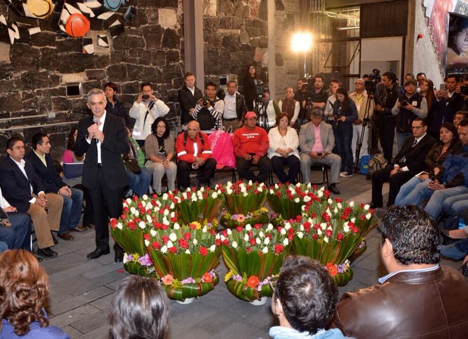 El Jefe de Gobierno capitalino, Miguel Ángel Mancera Espinosa, ofreció una disculpa pública a los familiares de las víctimas del New´s Divine, por los hechos ocurridos en la otrora discoteca hace siete años en el que resultaron muertas 12 personas. Foto Especial