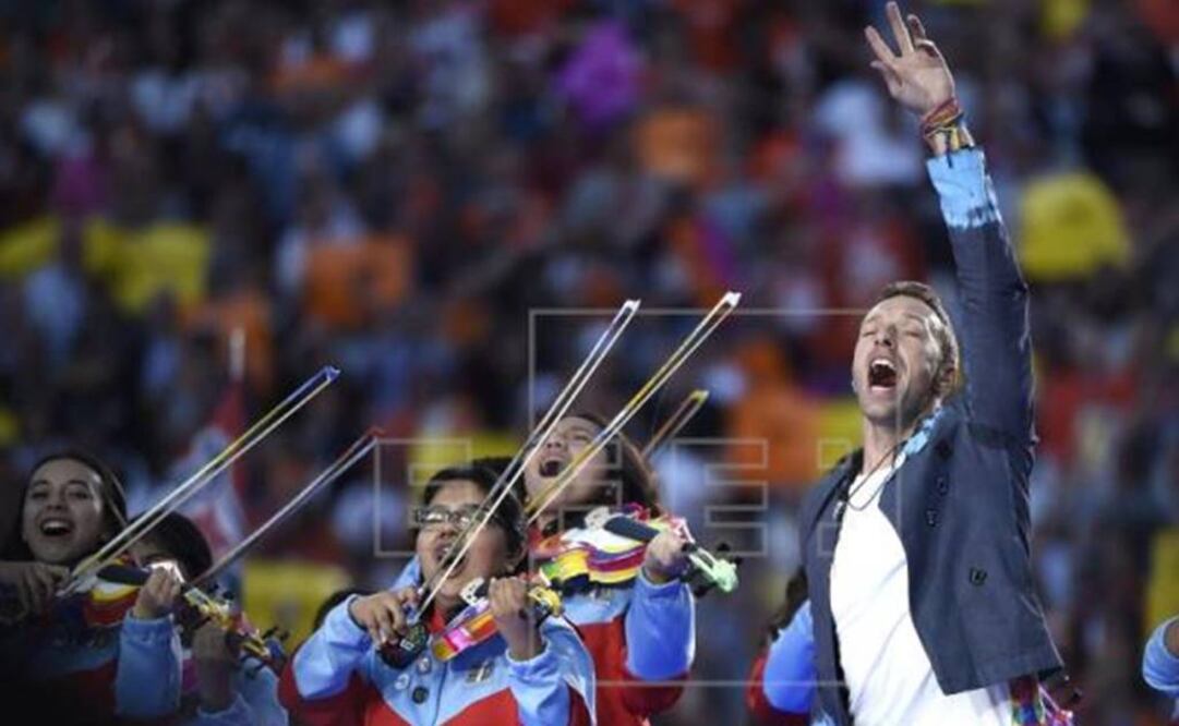 Los jóvenes de la Orquesta Juvenil compartieron escenario con estrellas como Coldplay, Beyoncé o Bruno Mars en una actuación que vieron más de 111 millones de personas. FOTO: Facebook/Gustavo Dudamel.