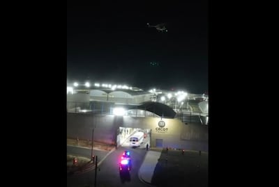 Juez dice que no puede pausar vuelos de deportación; Trump publica traslado de migrantes a mega cárcel de Bukele