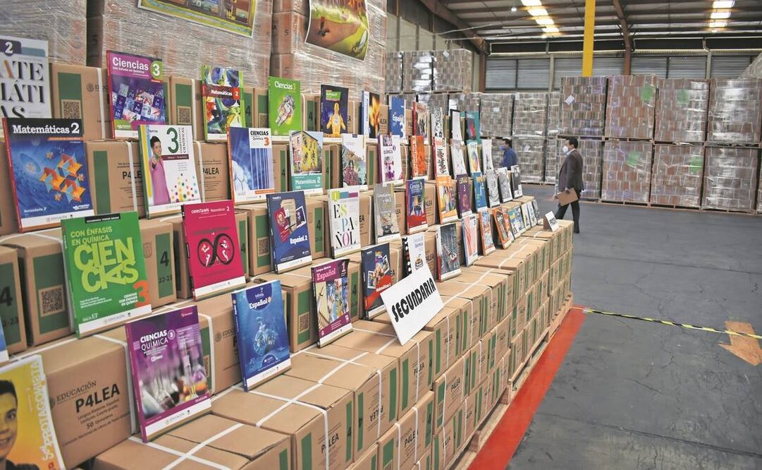 Como cada año, en julio llegan al almacén de Conaliteg, los libros de texto que se distribuyen en todo el país. Fotos. Jorge Iván Garduño/Caniem