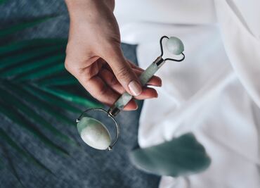 Cómo usar correctamente el rodillo de jade para combatir arrugas