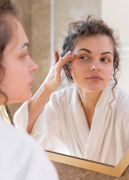 Debemos cuidar la piel de la zona del contorno de ojos. Foto: Magnific