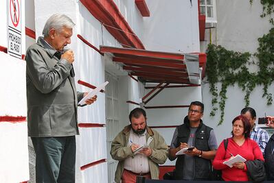 Mercados financieros recibieron con buen ambiente el cambio: AMLO