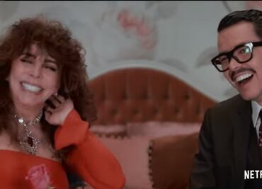 Manolo Caro frente a Verónica Castro en "La casa de las flores"