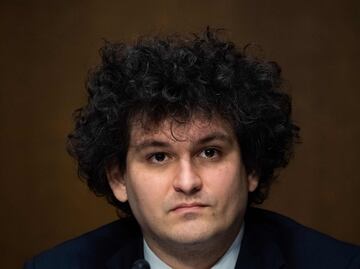 Fundador de FTX, la plataforma de criptomonedas, culpable de 7 delitos de fraude y lavado; enfrenta pena de 100 años