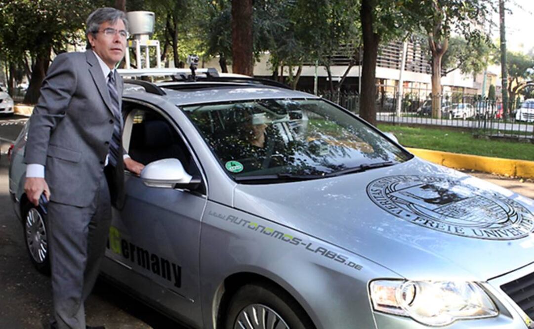 "Cuando termine el siglo, la gente se sorprenderá de que aún se manejaban autos al inicio del mismo”. Foto: Archivo