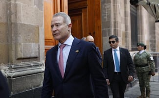 Desfile de embajadores y diplomáticos en Palacio Nacional; Quirino, Tatiana Clouthier, Genaro Lozano y Rutilio, entre ellos