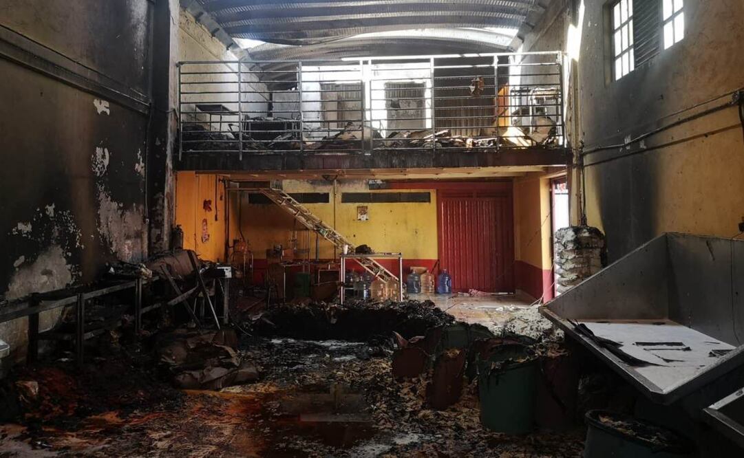 Se incendia fabrica de frituras en Iztapalapa (11/12/2024). Foto: Juan Carlos Williams / EL UNIVERSAL