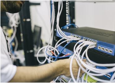 Ingresos de telecomunicaciones se desploman 10.7%