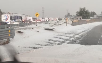 Tormenta de granizo colapsa la autopista México-Pachuca; calles de Tecámac se cubren de blanco