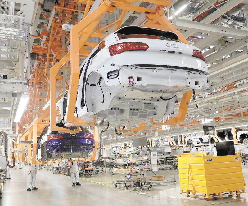 EY expuso que para mantener la competitividad automotriz, México debe lograr acuerdos con Asia y Europa, además de Estados Unidos. ARCHIVO EL UNIVERSAL