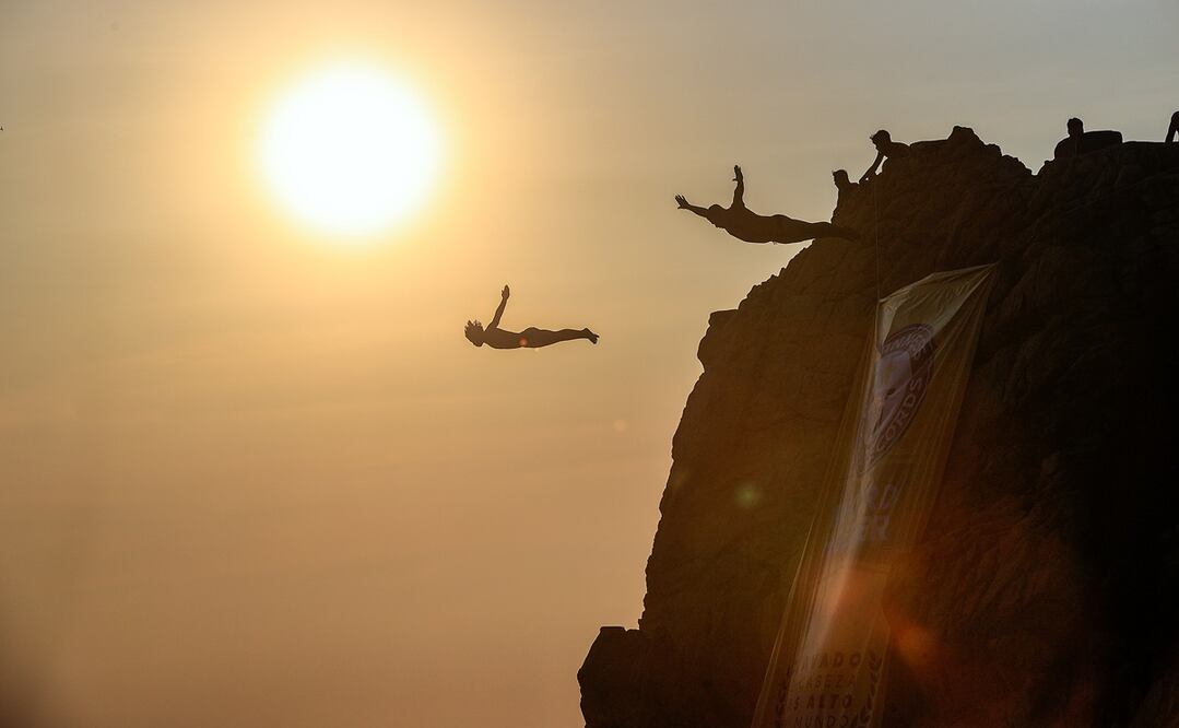 Los clavadistas de la Quebrada, un acantilado de 35 metros de altura en el puerto mexicano de Acapulco, sur de México. Foto: EFE