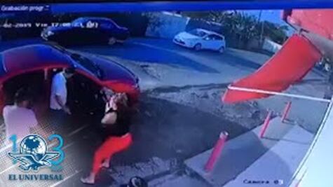 Madre intenta frustrar robo de auto en Tabasco