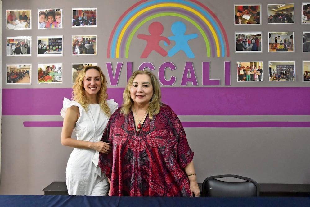 Ludivina Lozano Leal (der.) y su hija Ludyvina Velarde son las encargadas de Vida con Calidad A.C. (Viccali), que durante tres décadas ha atendido a unas 100 mil mujeres. Foto: Emilio Vázquez/ EL UNIVERSAL