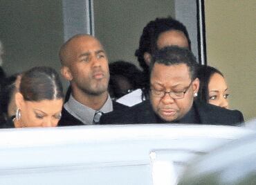 Despiden a Bobbi entre disputas