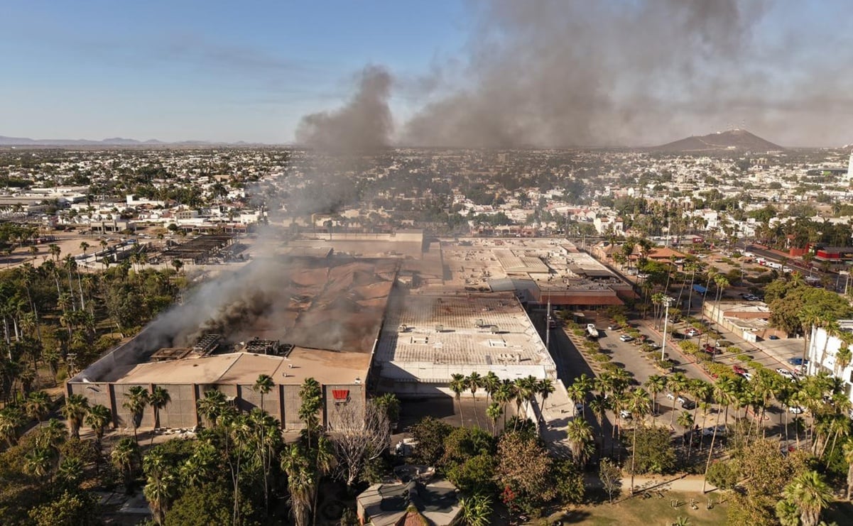 Sube a 6 la cifra de muertes por incendio en Plaza Fiesta Las Palmas en Los Mochis, Sinaloa.