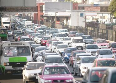 Este viernes 26 de abril no circulan autos con engomado azul