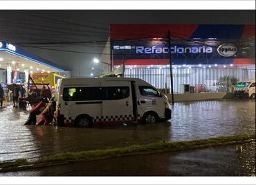 Videos. Tultitlán se inunda por fuertes lluvias; Mexibús suspende el servicio