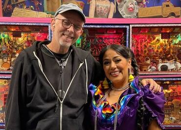 Muere el esposo de Lila Downs; la cantante está contagiada de Covid