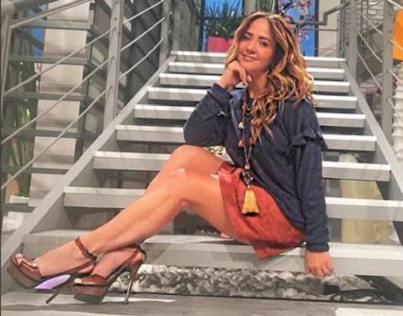 Otra foto de Andrea Legarreta y sus sexys piernas