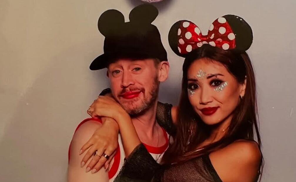 Macaulay Culkin y Brenda Song filmaron en 2017 la película "Changeland" en Tailandia, donde conectaron y empezaron a salir poco después.