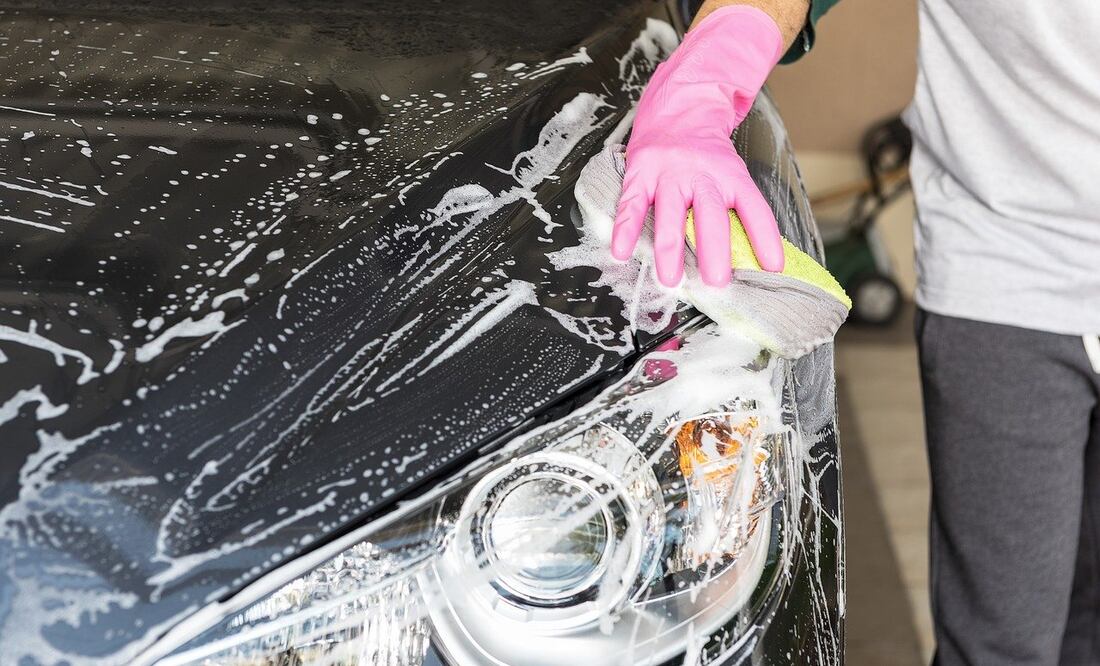 Si no lavas tu auto de una manera correcta puedes dañar la pintura/Foto: Pixabay