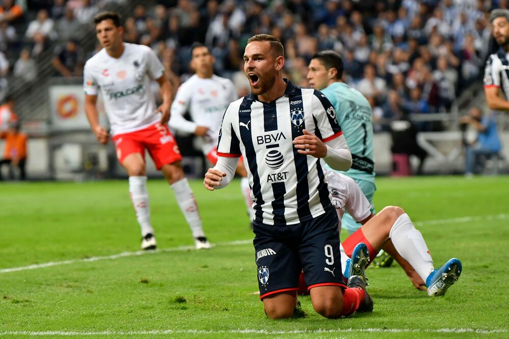 Vincent Janssen, delantero de Rayados, festeja un gol en las semifinales ante Necaxa (Imago 7)