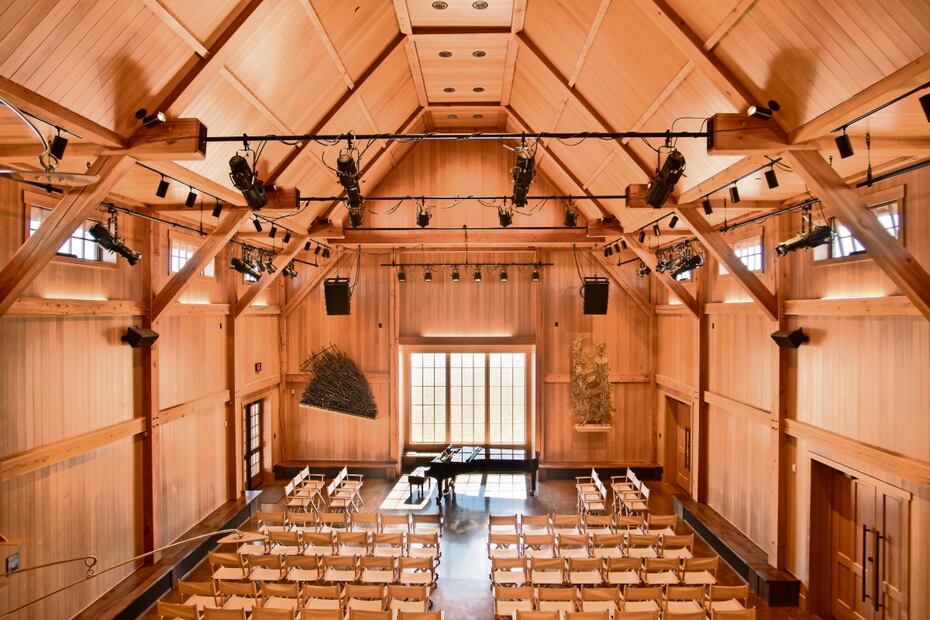 Olivier Music Barn es la hermosa sala de música en un granero. Foto: Erik Petersen / Tippet Rise Center 