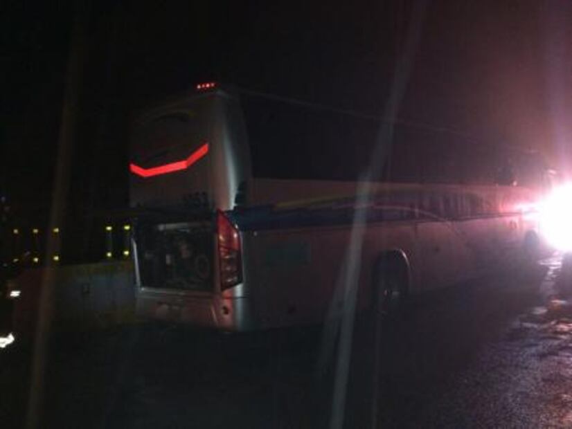 Autobús, con maestros a bordo, choca en "La Pera"; hay un muerto