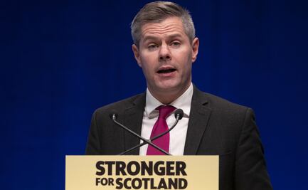 Renuncia ministro de Hacienda de Escocia tras escándalo