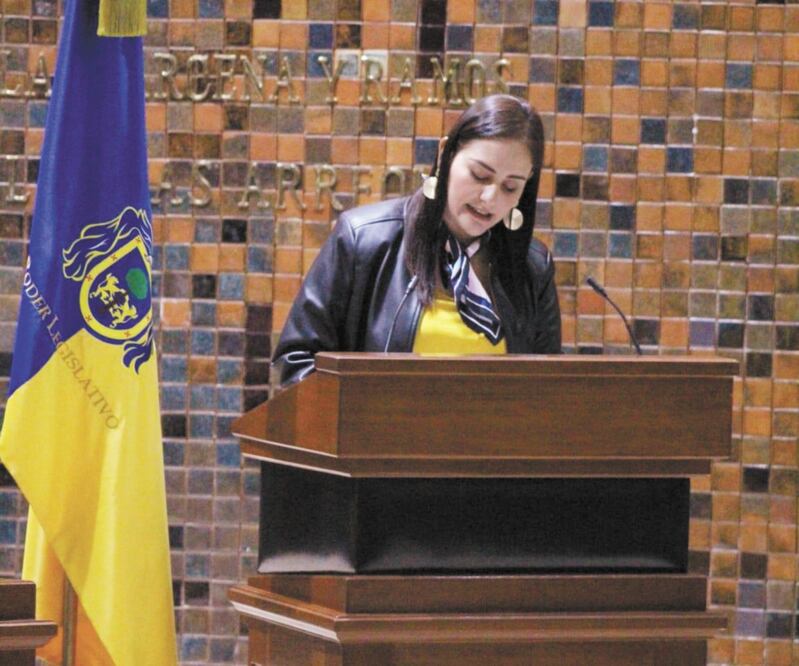 La diputada Mariana Fernández relató en Facebook que dos sujetos encañonaron a todos los invitados que iban llegando al festejo. Foto/ESPECIAL