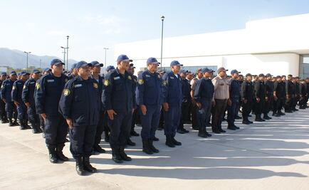 Pobladores de Tamaulipas llevan alimento a polis en plantón 