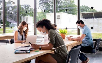 De los centennials a los boomers, ¿quiénes se adaptan mejor al trabajo híbrido?