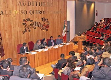 Expertos desmenuzan la Constitución de 1917