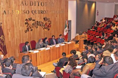 Expertos desmenuzan la Constitución de 1917