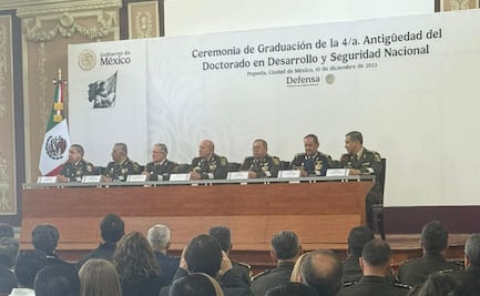 Se gradúan tres militares y cinco civiles de doctorado en Desarrollo y Seguridad Nacional; buscan reforzar institución