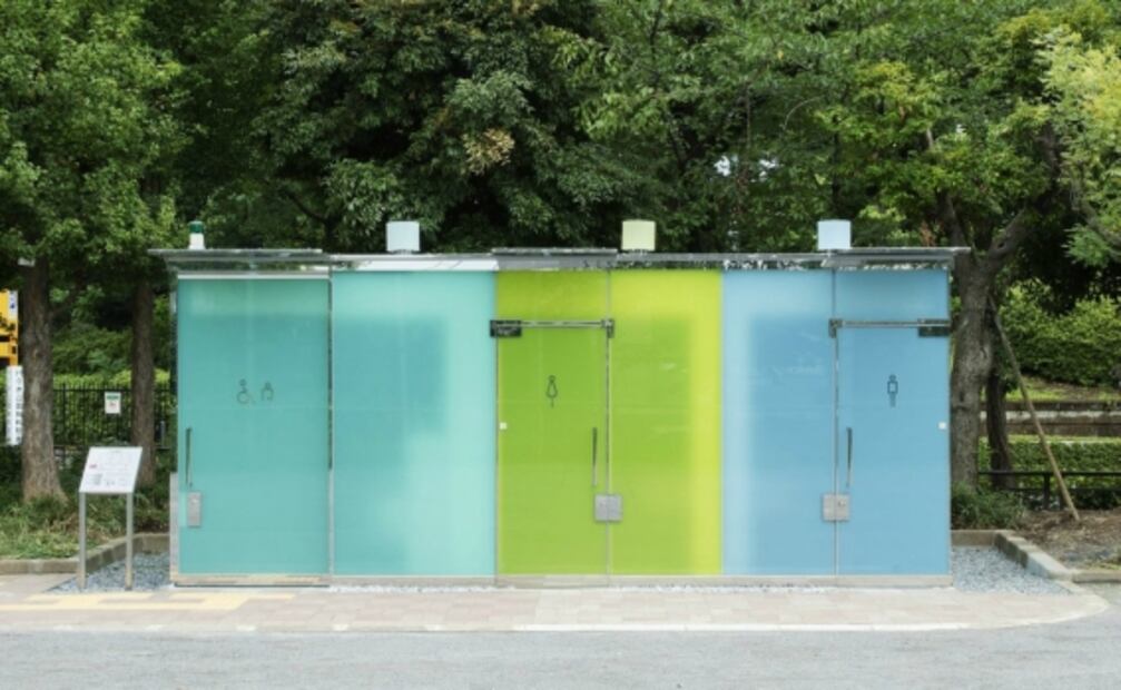 Los nuevos baños públicos transparentes y al aire libre de Japón