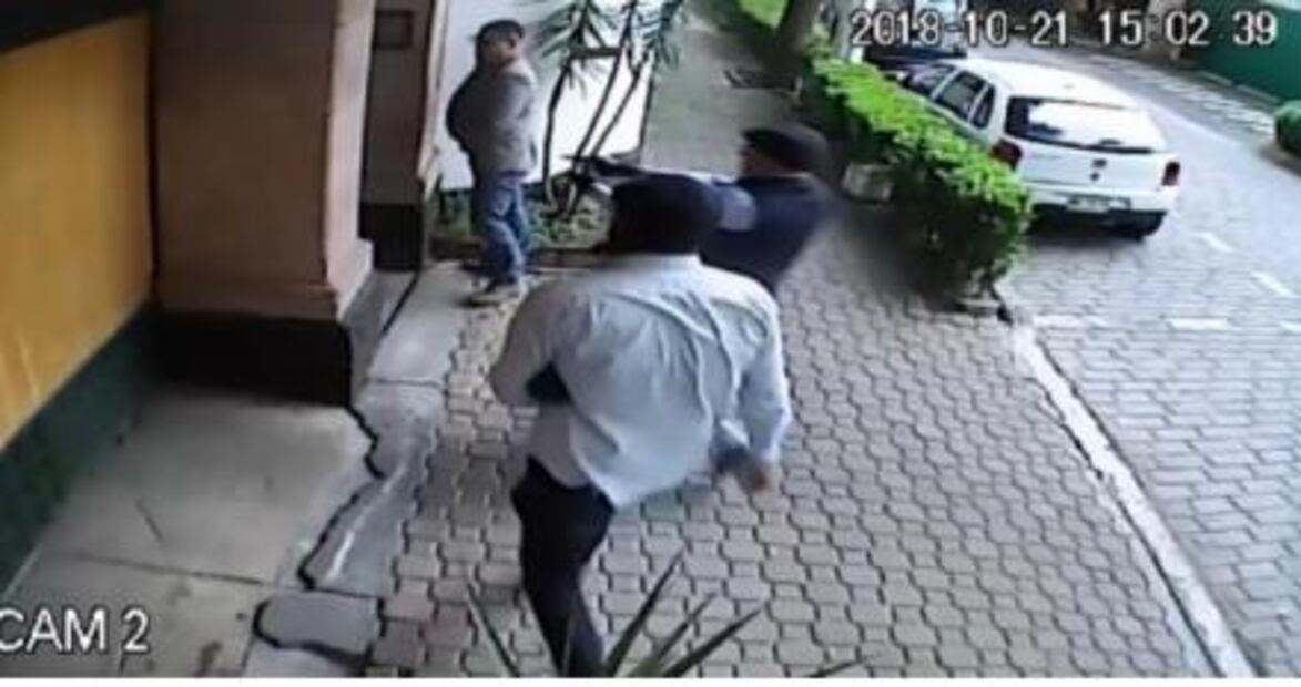 Captan secuencia de la balacera en casa del cardenal Norberto Rivera