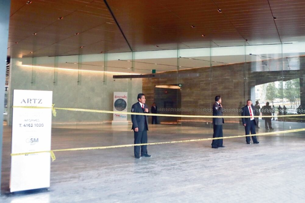 Autoridades de Álvaro Obregón dicen que la obra de construcción de la plaza estuvo parada tres meses por un socavón. Foto: ARCHIVO EL UNIVERSAL