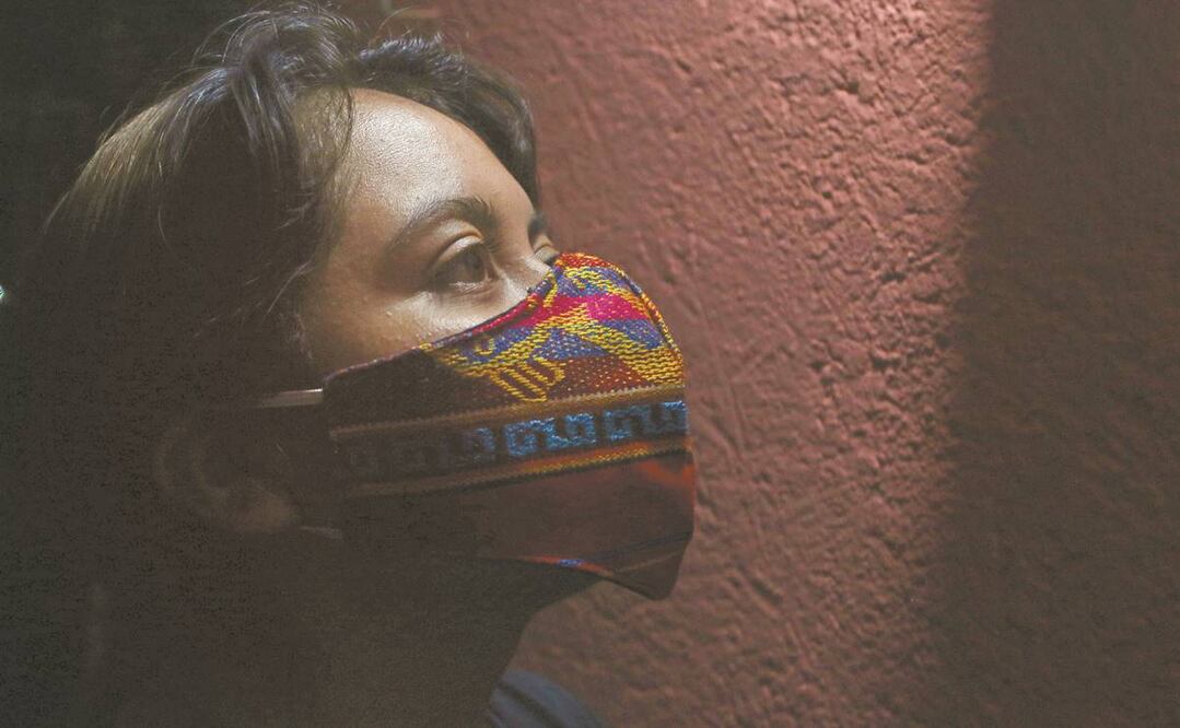 A Paty la enfermedad le dejó secuelas como cansancio extremo, dolores de cabeza intensos, caída de cabello y dolor muscular. Foto: CARLOS MEJÍA. EL UNIVERSAL