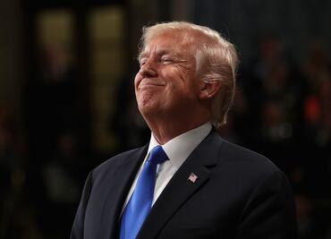 Trump se dice "reivindicado" tras publicar memo del FBI y denuncia "caza de brujas"