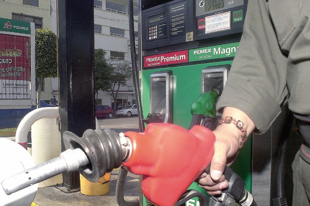 El titular de Pemex, Octavio Romero Oropeza, señaló que será hasta el próximo año, ya bajo la nueva administración, cuando no se necesitará comprar gasolinas en el extranjero. Foto: archivo/EL UNIVERSAL