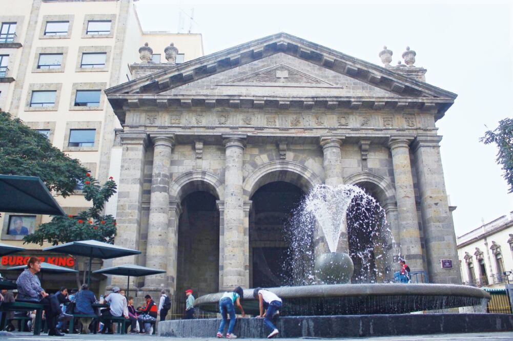 En diciembre, ladrones provocaron un incendio que dañó zonas de la Biblioteca Iberoamericana Octavio Paz, por lo que está cerrada. Esperan abrirla en cuatro meses. (ALBERTO MENDOZA. EL UNIVERSAL)